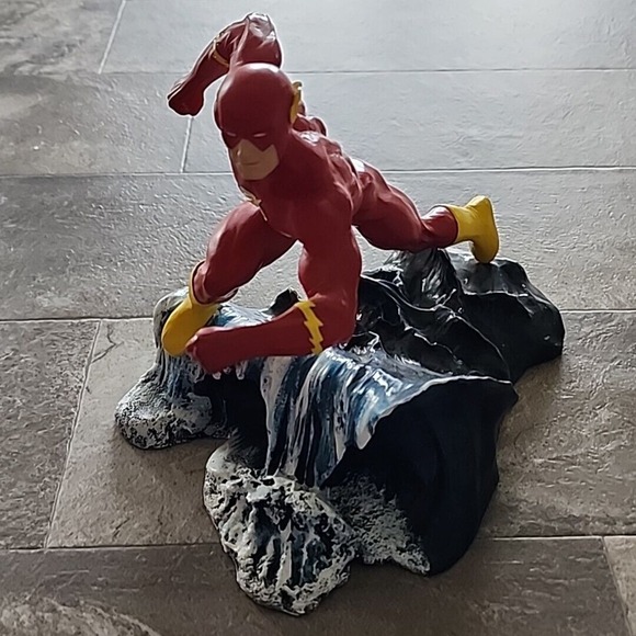 The Flash Ltd. Edition 8 1/2" Statue By Paquet /2870 DC Comics - Picture 6 of 6